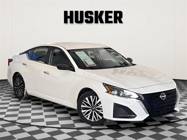 Used 2025 Nissan Altima 2.5 SV image 1