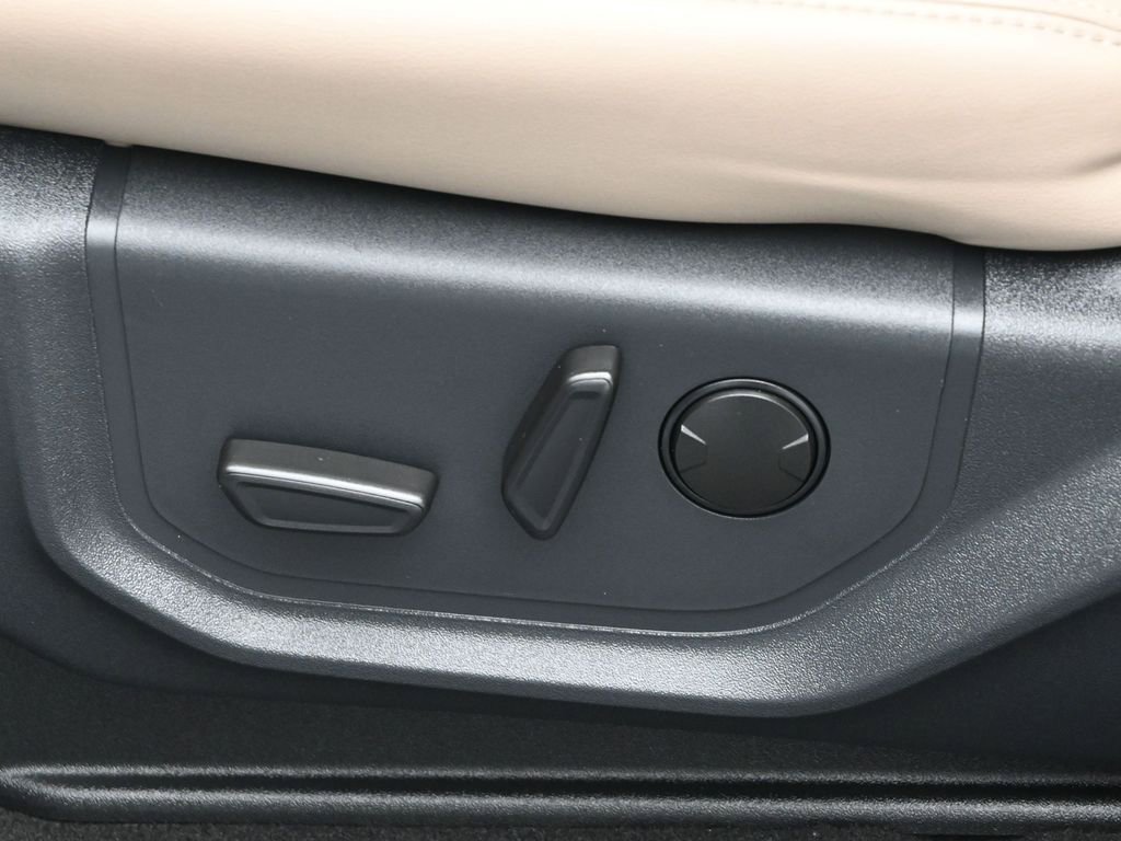 Certified 2024 Ford Expedition Max XLT image 10