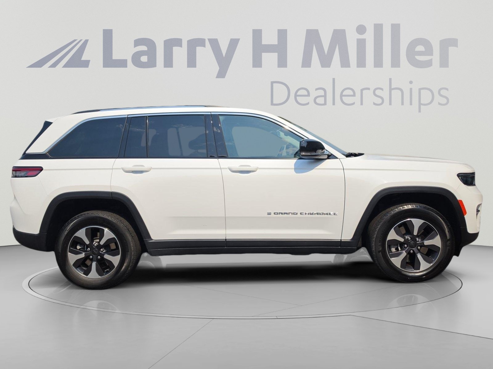 Used 2023 Jeep Grand Cherokee 4WD 4xe image 6