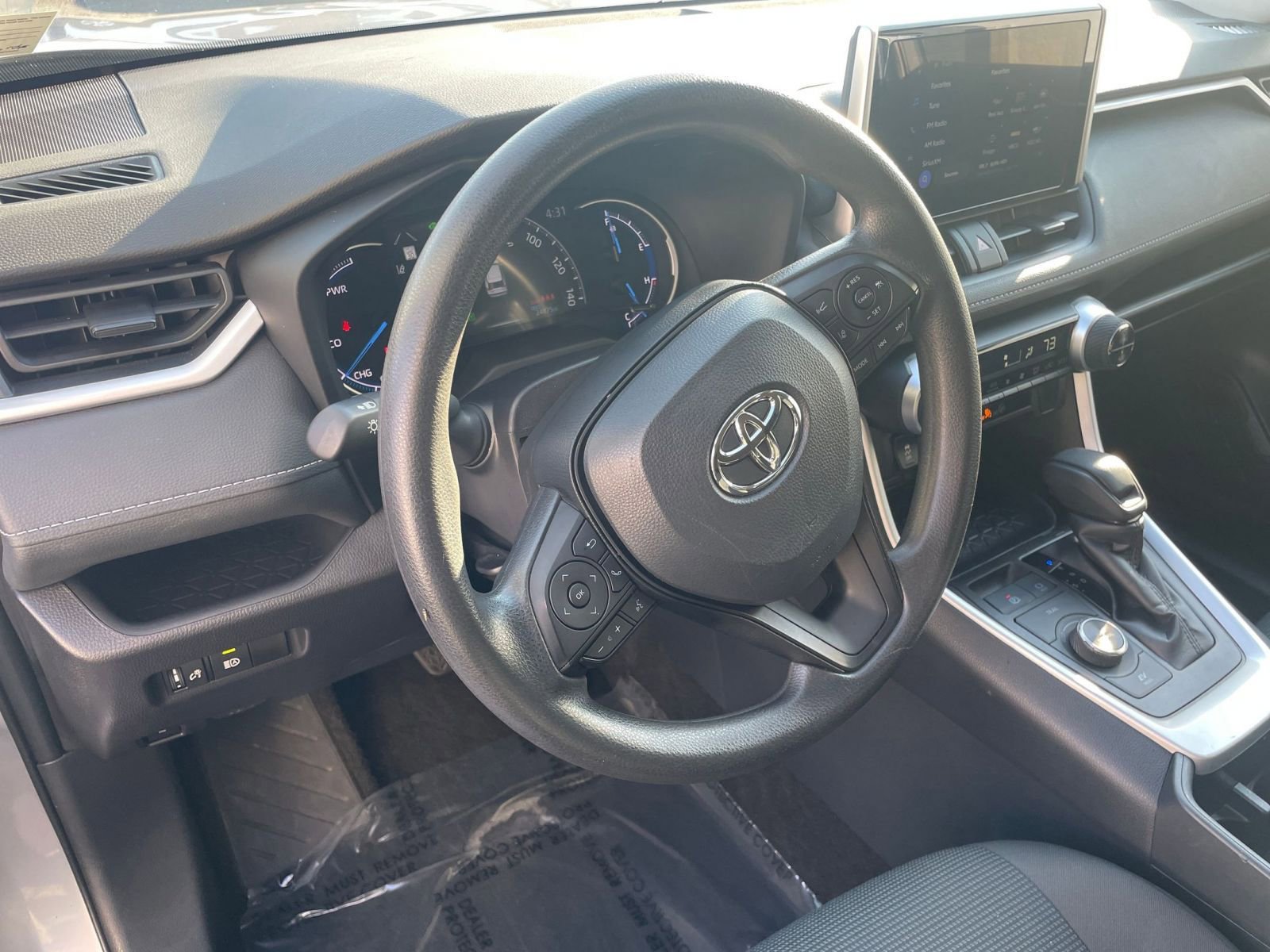 Used 2025 Toyota RAV4 LE image 28