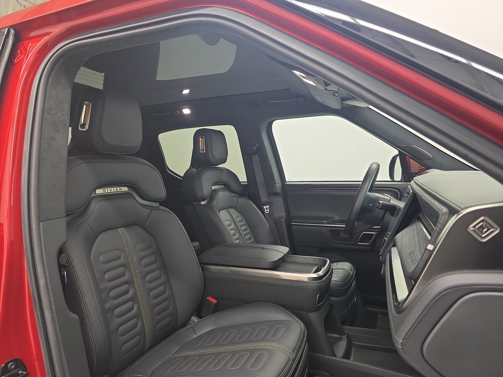 Used 2023 Rivian R1T Adventure AWD/4WD image 23