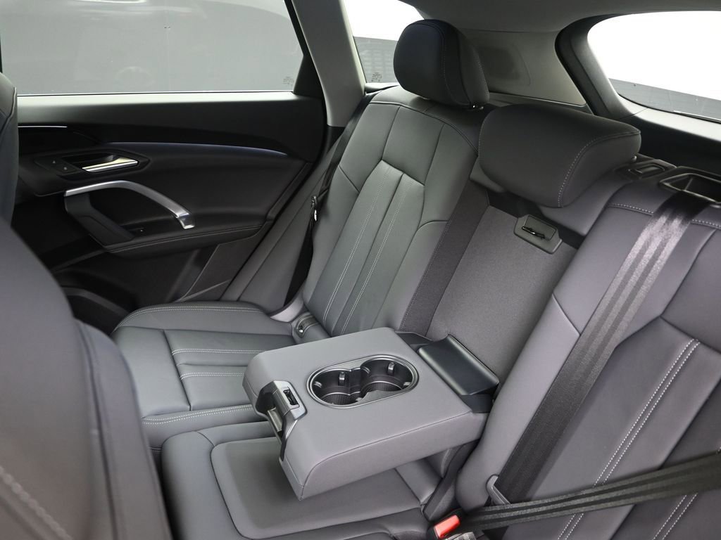 Used 2025 Audi Q5 Premium w/ Convenience Package image 19