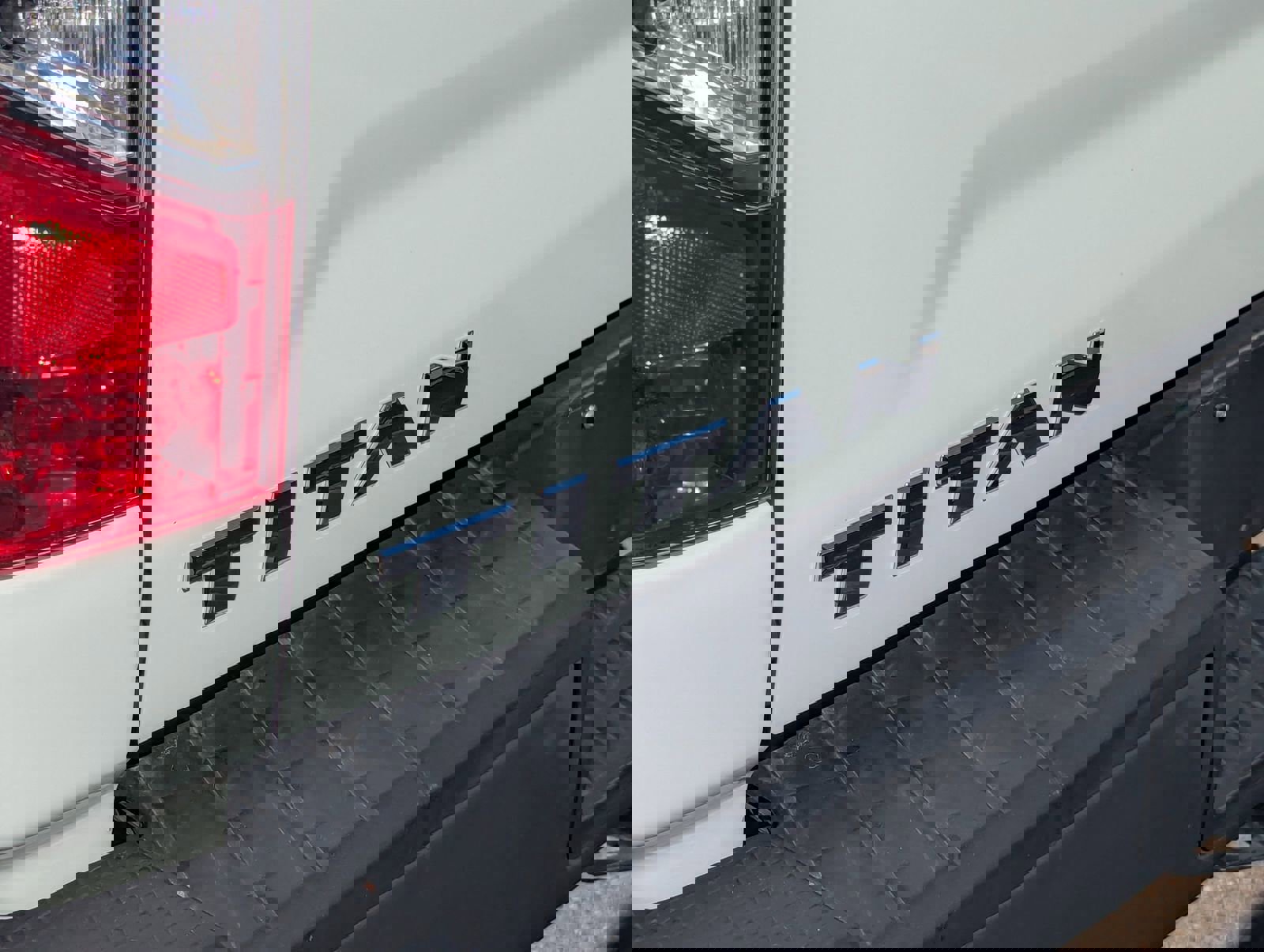 Used 2017 Nissan Titan S image 8