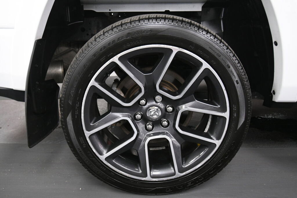 Used 2020 RAM 1500 Laramie AWD/4WD image 32