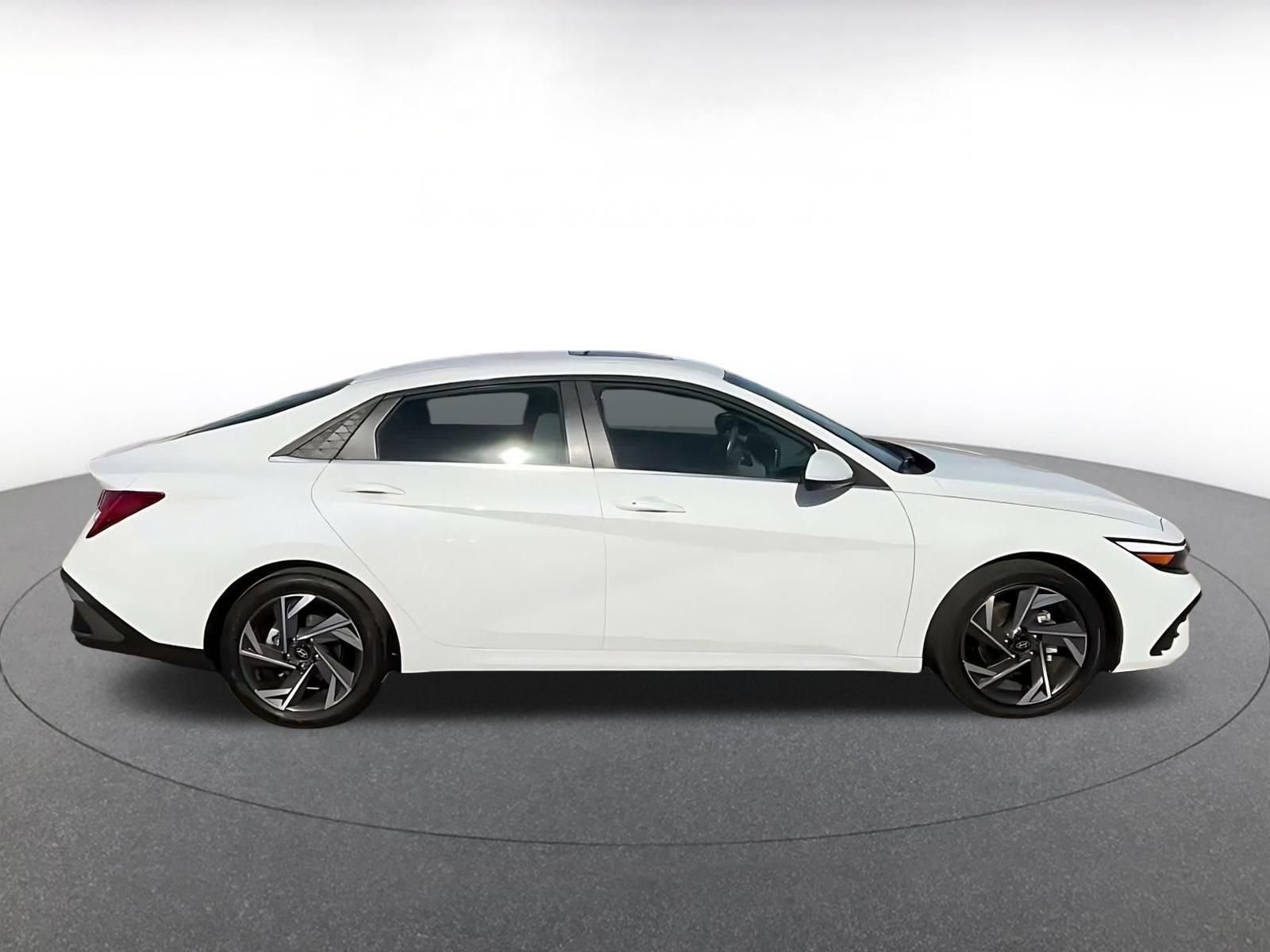 Used 2025 Hyundai Elantra SEL FWD image 15