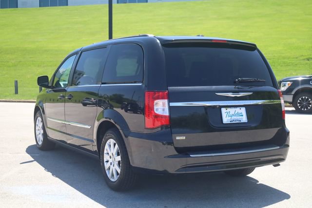 Used 2015 Chrysler Town & Country Touring FWD image 5
