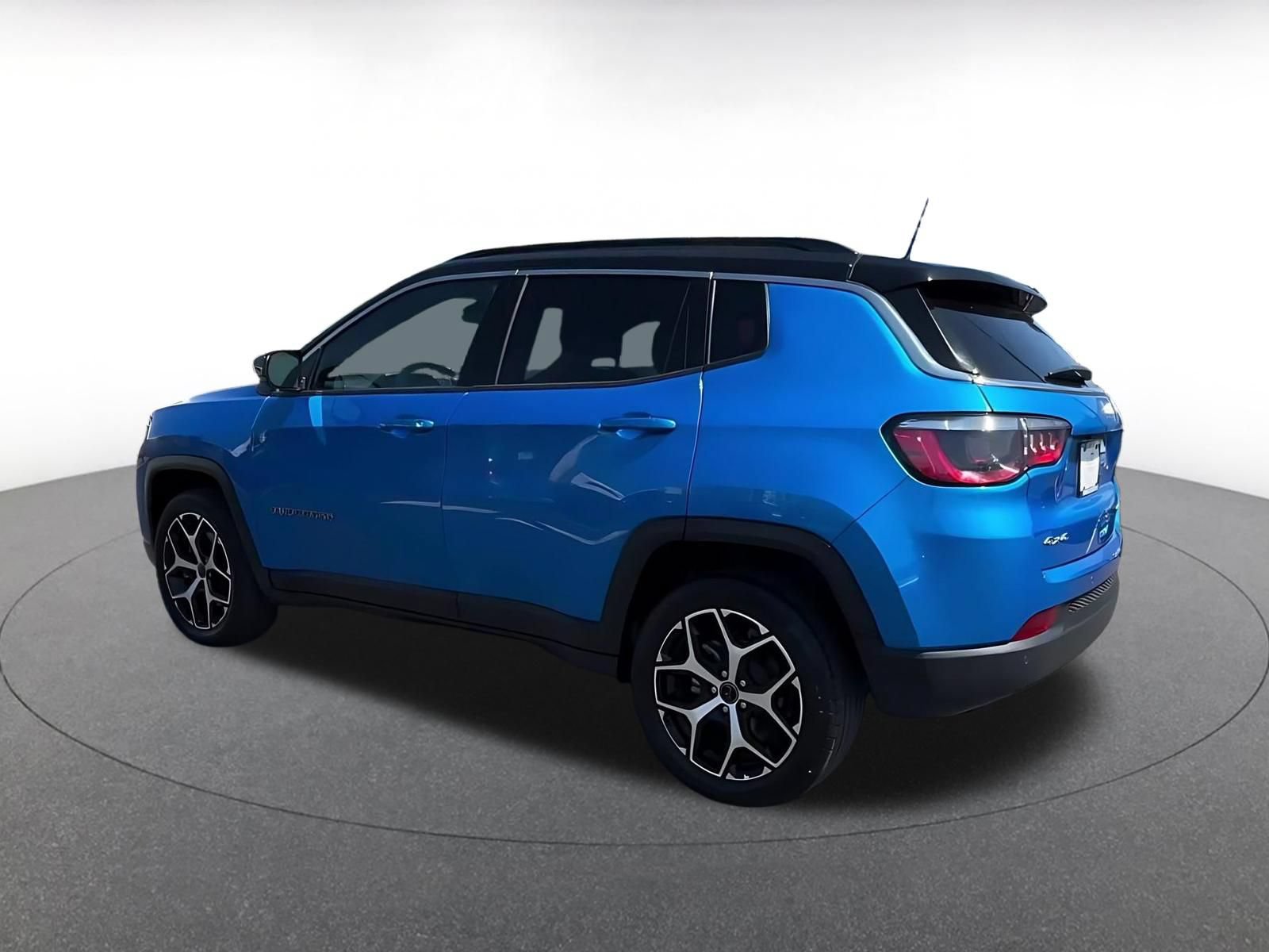 Used 2025 Jeep Compass Limited AWD/4WD image 8