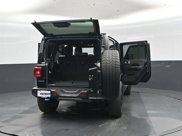 Used 2022 Jeep Wrangler Unlimited Sahara w/ Cold Weather Group AWD/4WD image 47