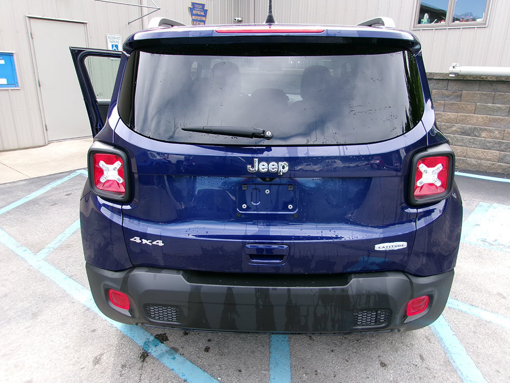 Used 2021 Jeep Renegade Latitude w/ Convenience Group AWD/4WD image 4
