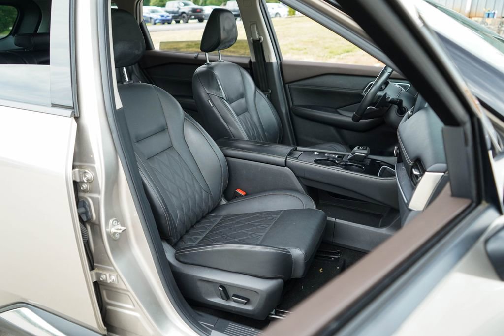 Used 2021 Nissan Rogue Platinum FWD image 13