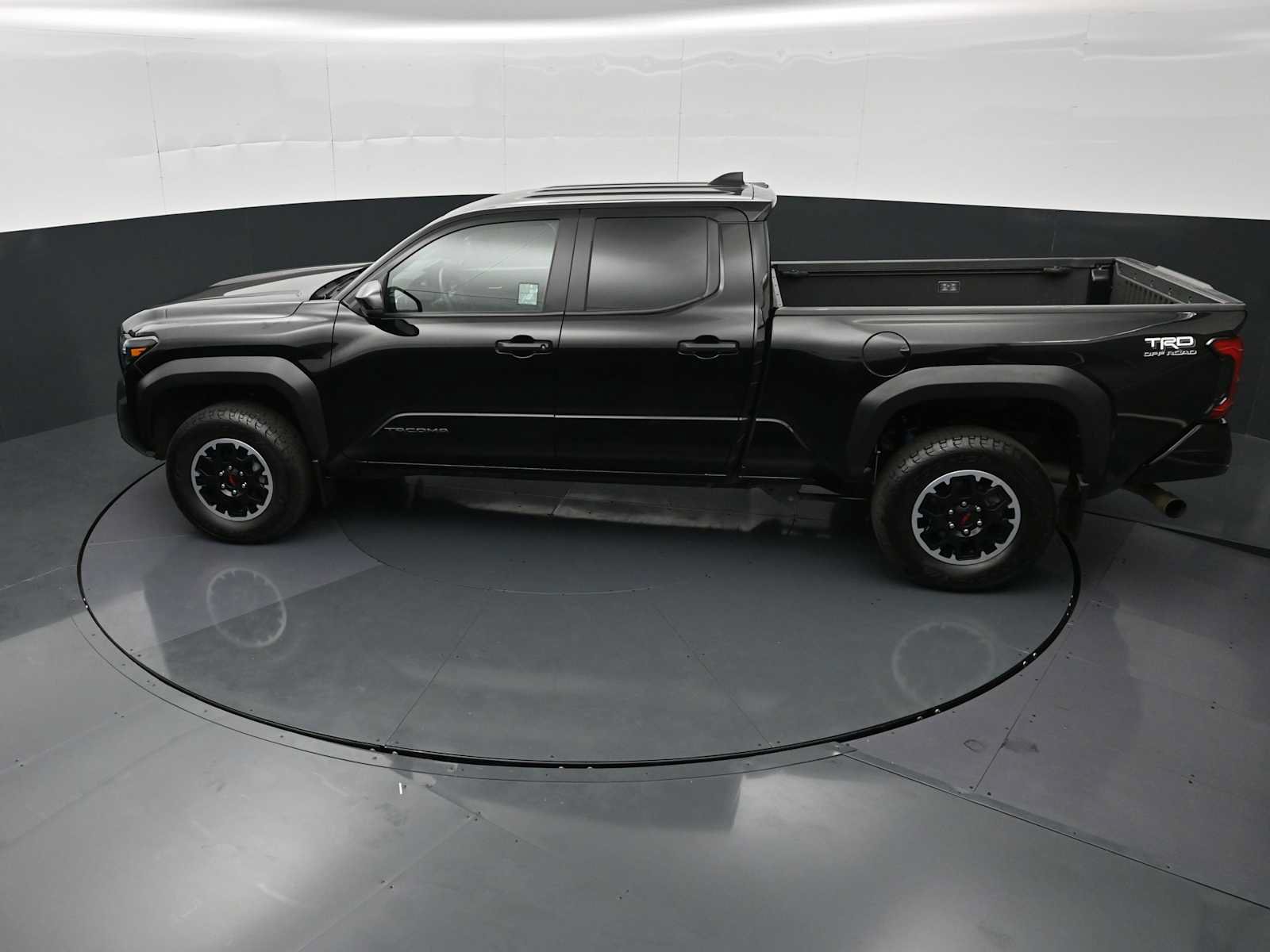 Used 2024 Toyota Tacoma TRD Off-Road AWD/4WD image 24