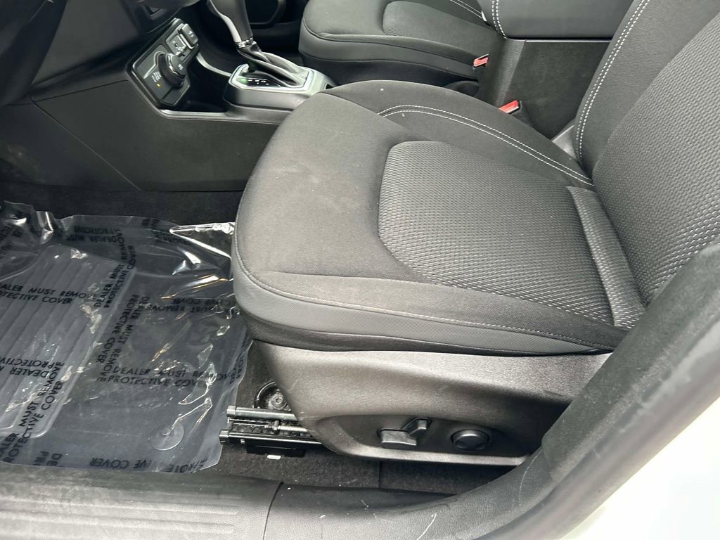 Used 2023 Jeep Renegade Latitude w/ Premium Group image 20