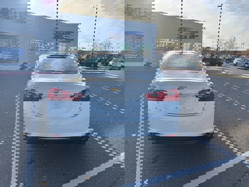 Certified 2025 Chevrolet Malibu LT image 3