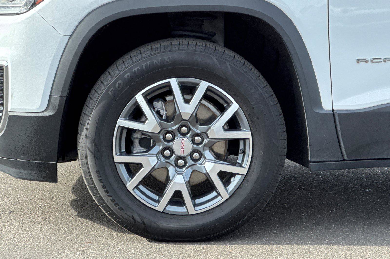 Used 2023 GMC Acadia SLT image 29