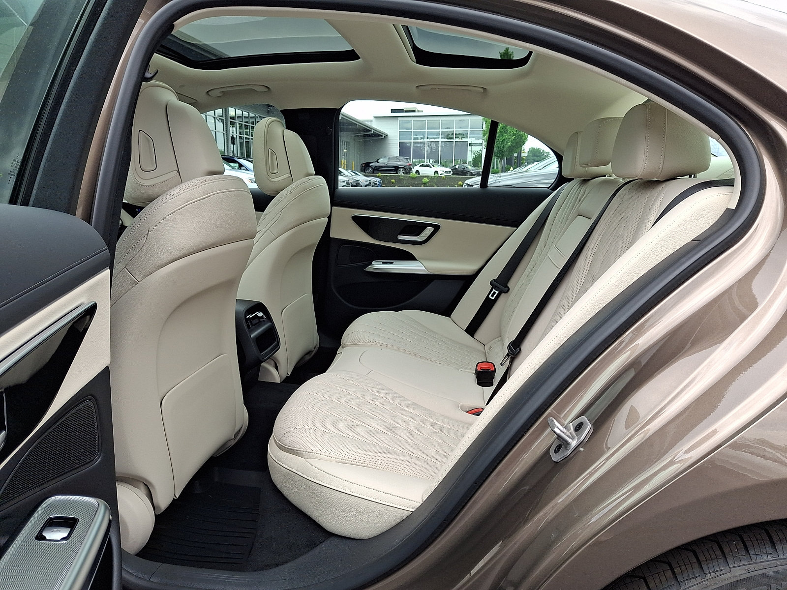 New 2026 Mercedes-Benz E 450 4MATIC Sedan image 8