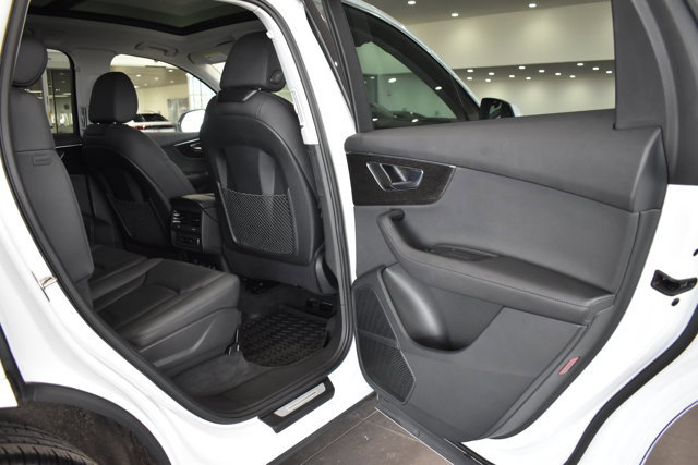 Used 2023 Audi Q7 Premium Plus w/ Premium Plus Package image 29