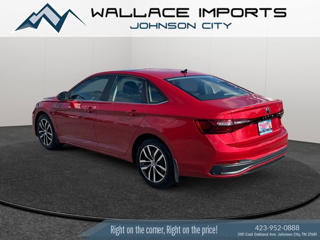 Used 2025 Volkswagen Jetta SE FWD image 3