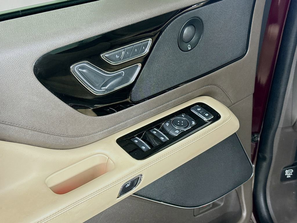 Used 2022 Lincoln Aviator Reserve w/ Equipment Group 201A image 17
