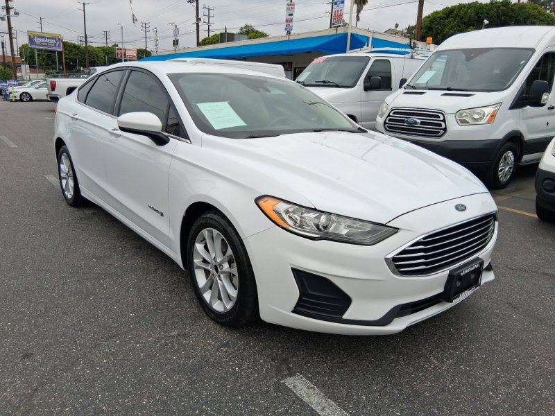 Used 2019 Ford Fusion SE FWD image 1