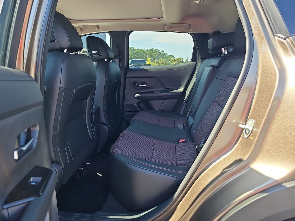 New 2027 Nissan Kicks SR w/ SR Premium Package FWD image 17