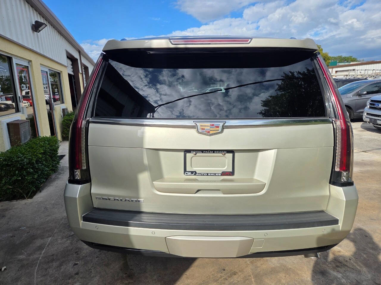 Used 2016 Cadillac Escalade Luxury RWD image 5