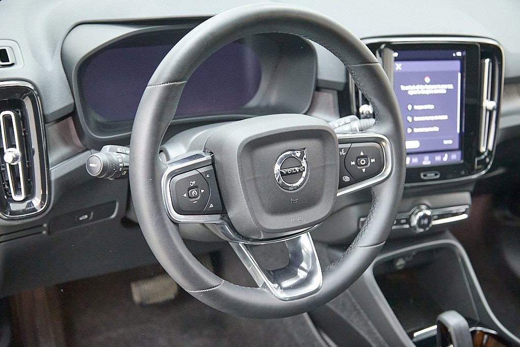 Certified 2023 Volvo XC40 Recharge Ultimate image 14