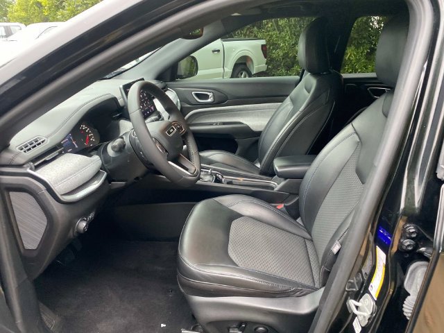 Used 2023 Jeep Compass Latitude w/ Sun and Sound Group AWD/4WD image 11