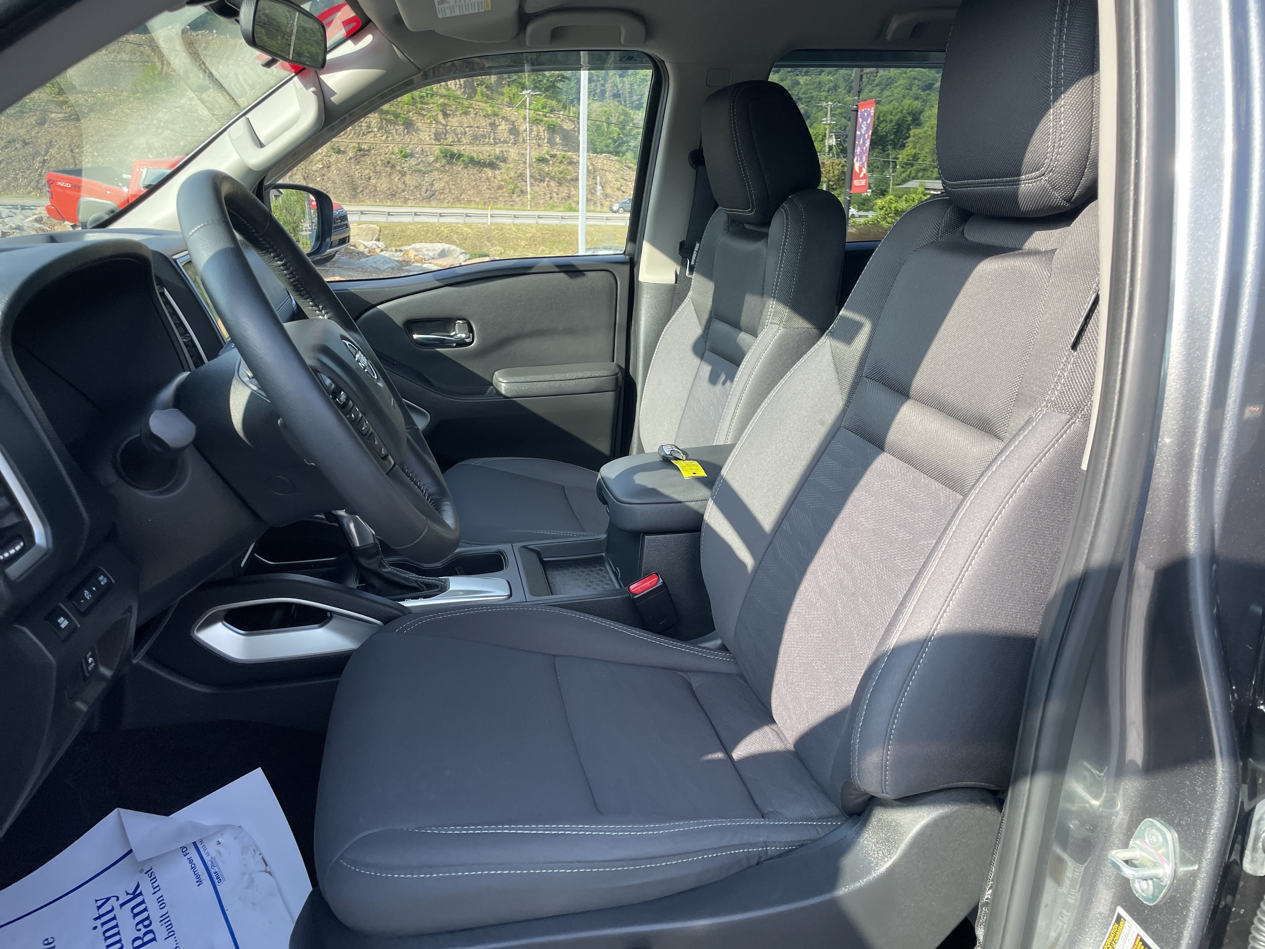 Used 2022 Nissan Frontier SV AWD/4WD image 22