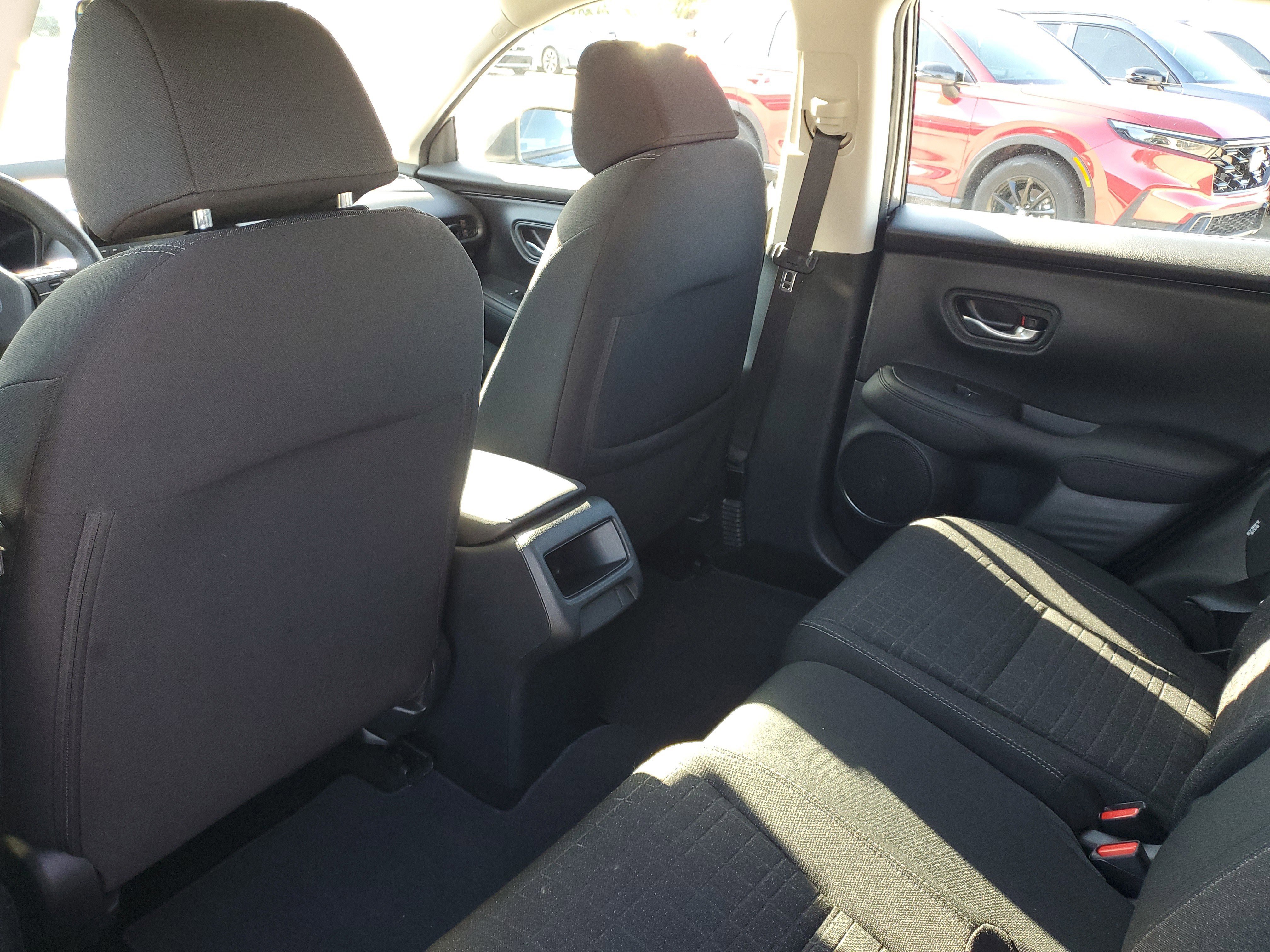 Used 2025 Honda HR-V LX image 8