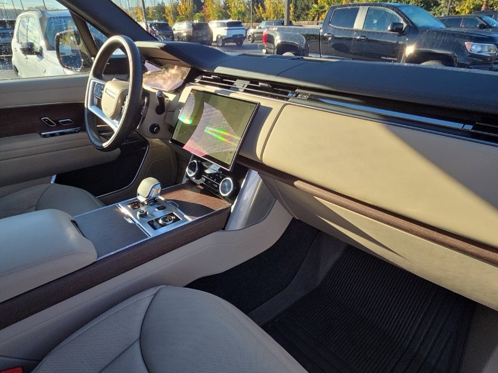 Certified 2023 Land Rover Range Rover SE image 16