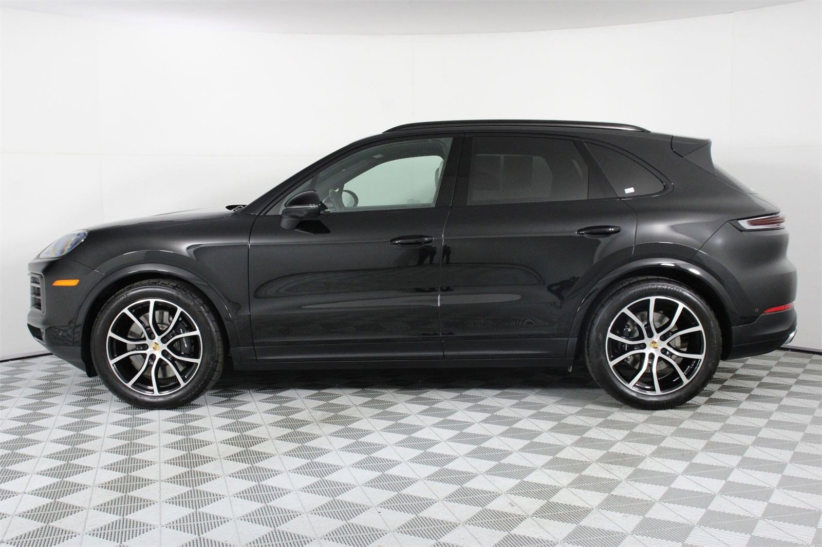 Used 2025 Porsche Cayenne S image 2