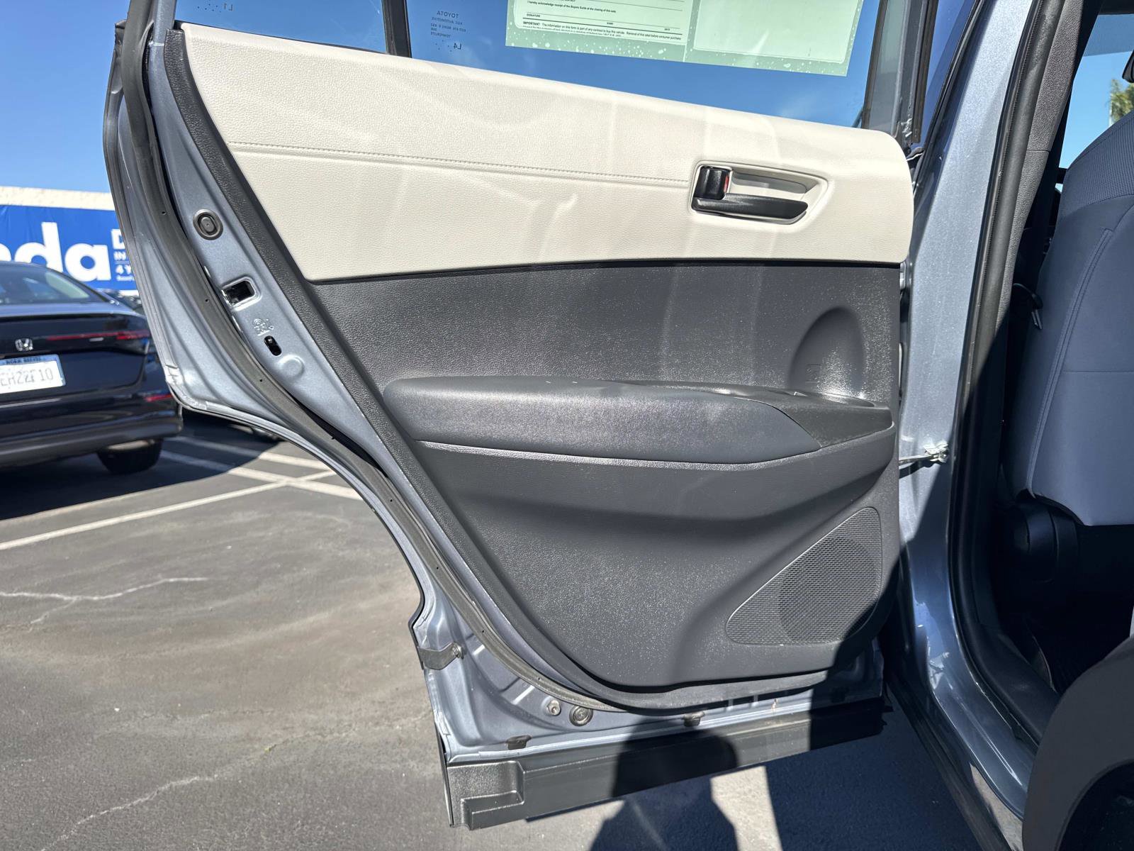 Used 2022 Toyota Corolla Cross L image 23