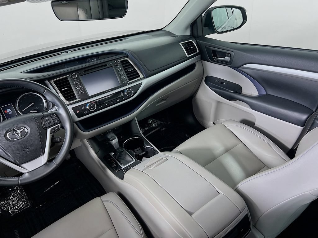 Used 2019 Toyota Highlander XLE w/ Protection Package #3 AWD/4WD image 24