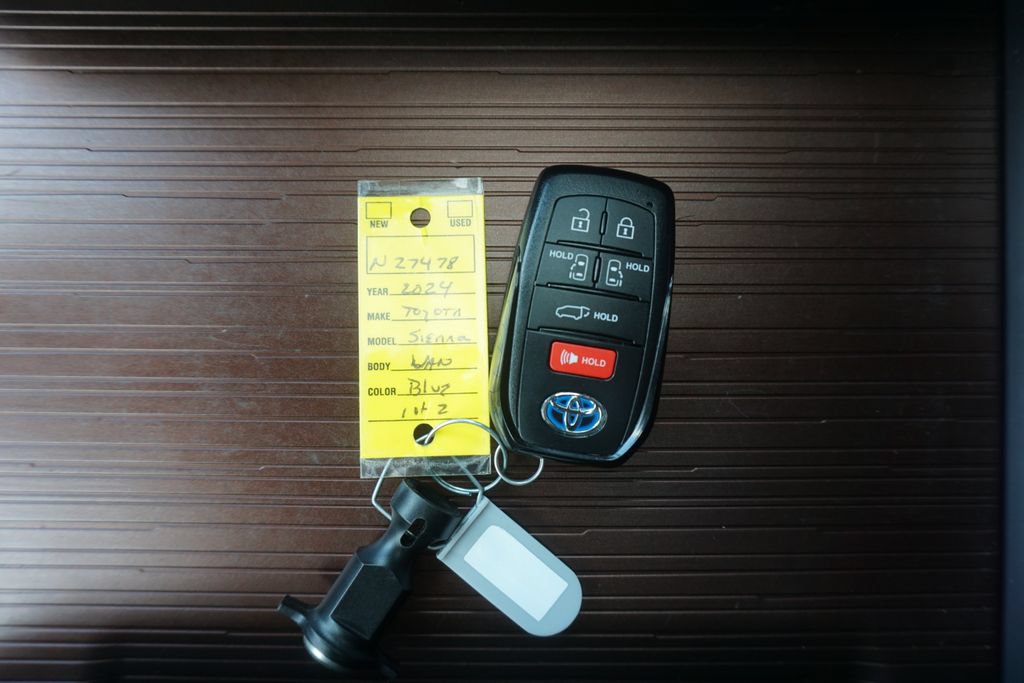 Used 2024 Toyota Sienna XLE w/ XLE Plus Package AWD/4WD image 36