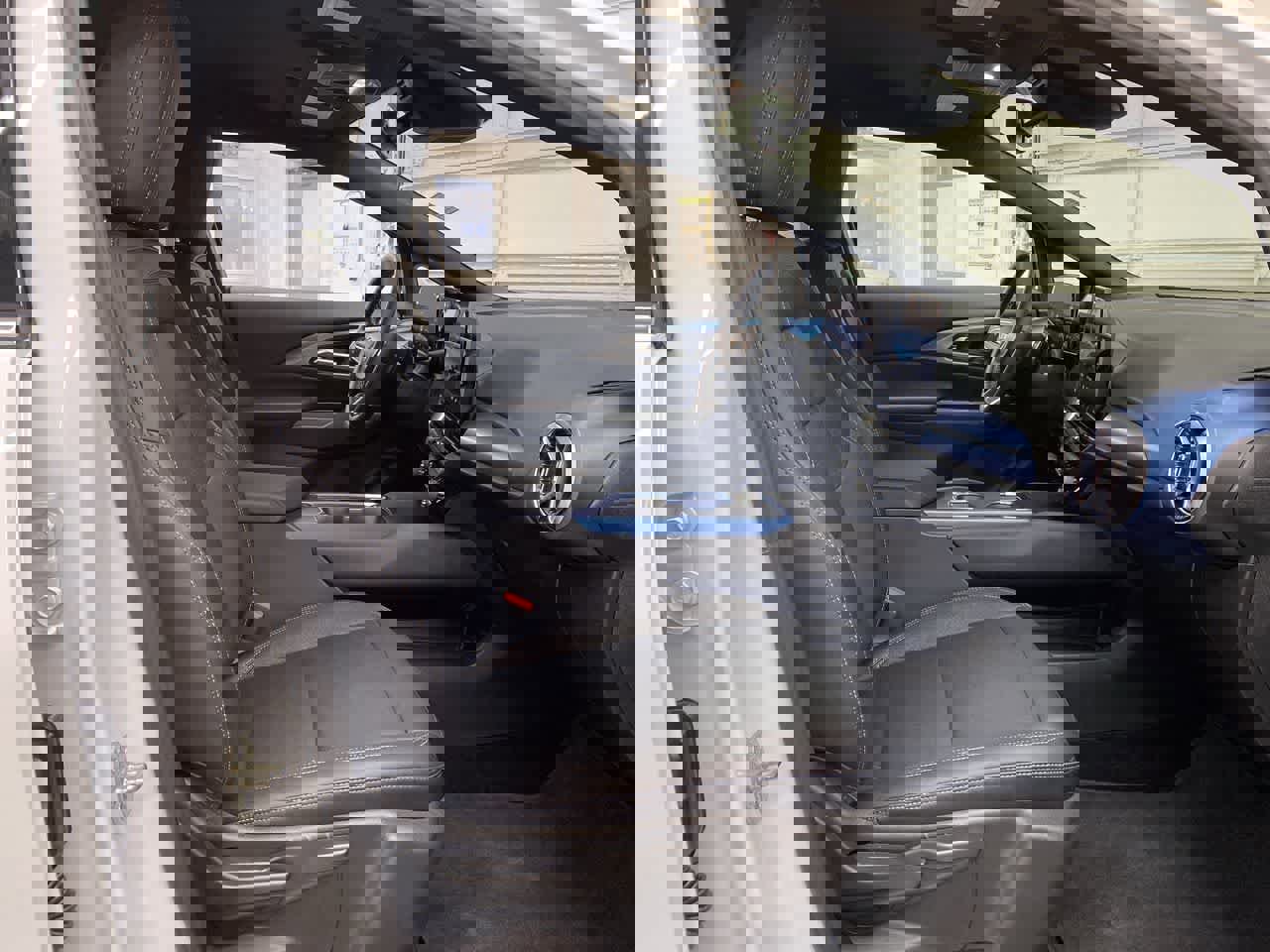 Used 2025 Chevrolet Equinox EV LT w/ Convenience Package image 18