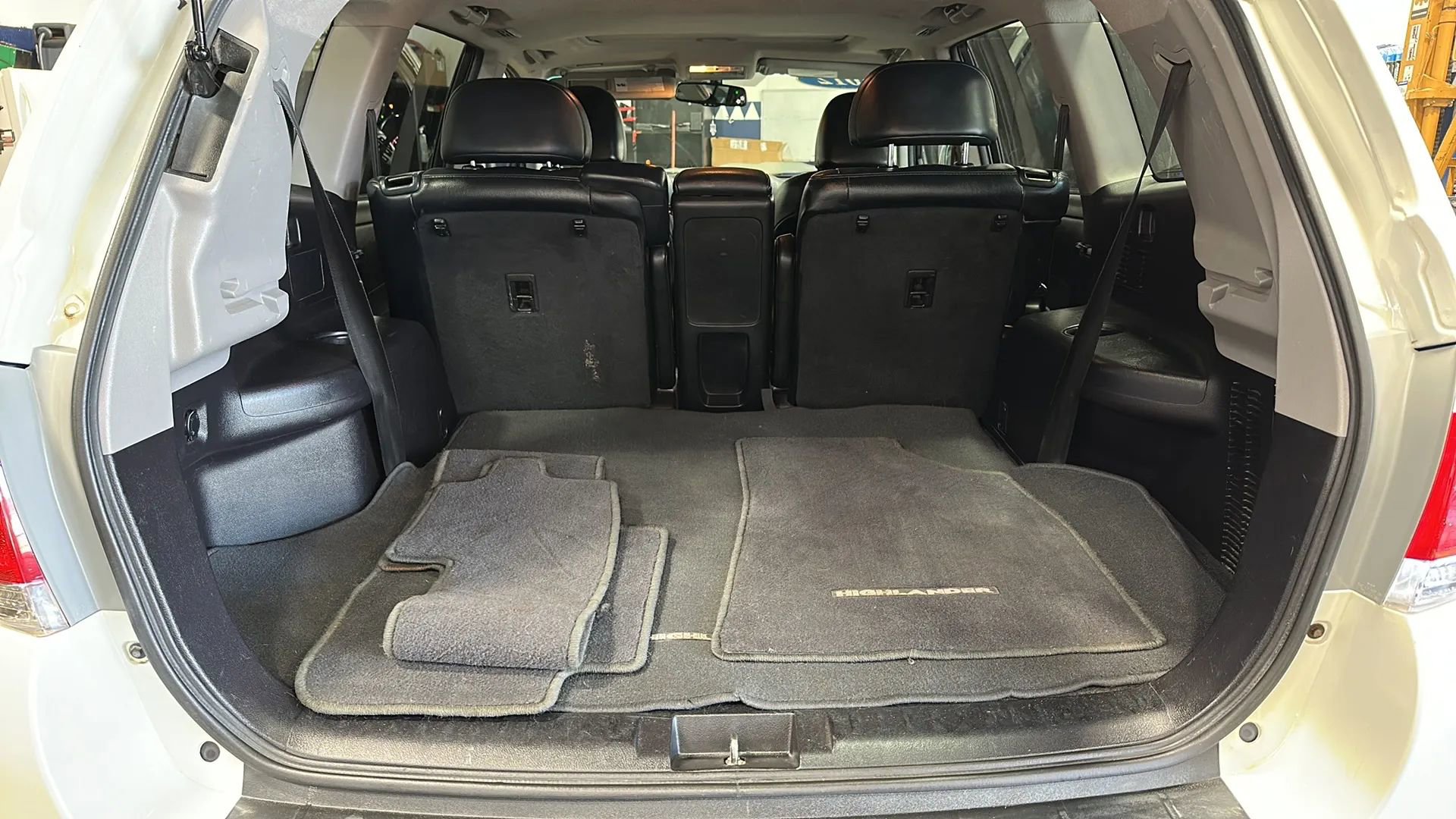 Used 2012 Toyota Highlander SE w/ Tow Pkg image 15