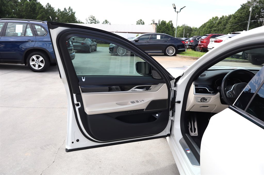 Used 2020 BMW 740i w/ M Sport Package RWD image 42