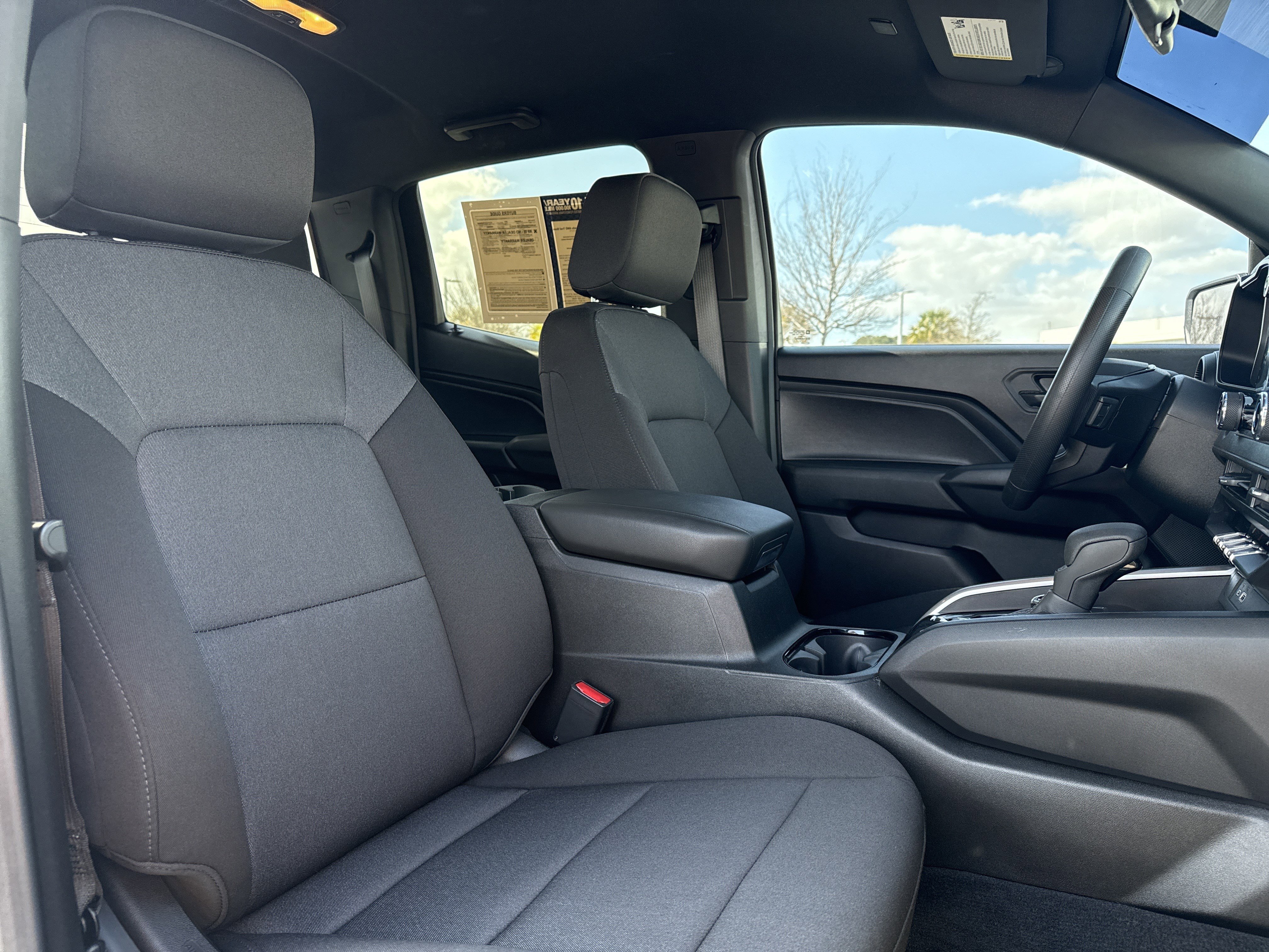 Used 2024 Chevrolet Colorado Trail Boss w/ Technology Package image 32