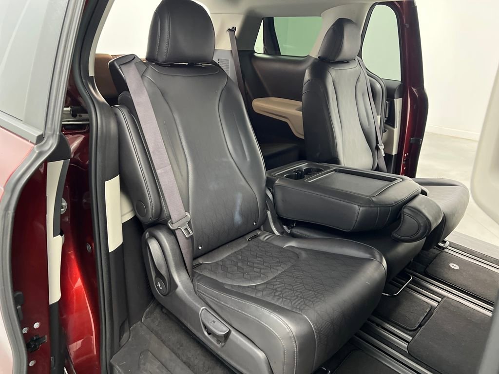 Used 2024 Kia Carnival LX image 20