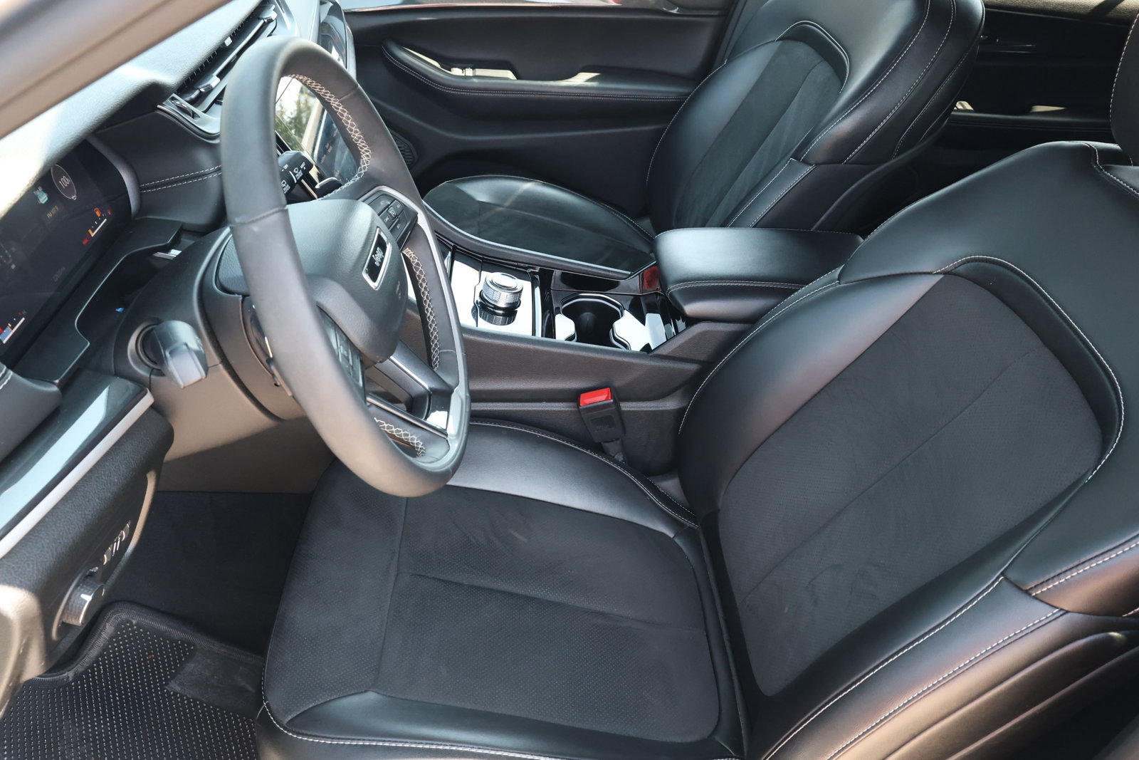 Used 2023 Jeep Grand Cherokee L Laredo RWD image 15