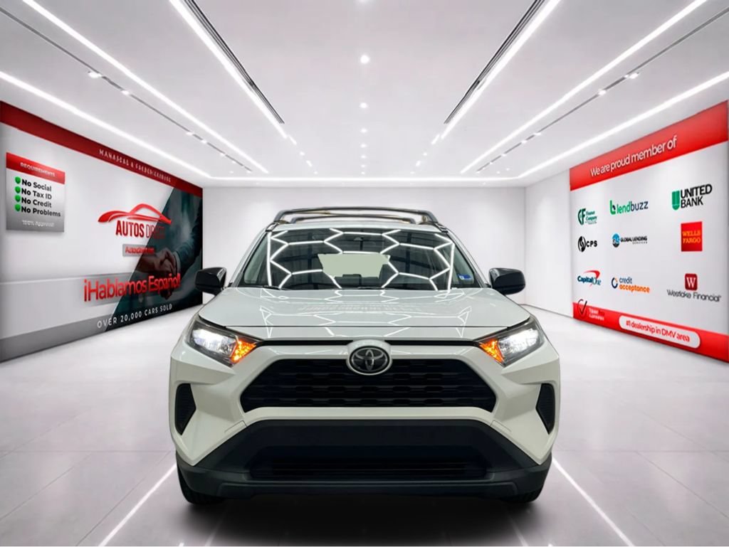 Used 2019 Toyota RAV4 LE FWD image 2