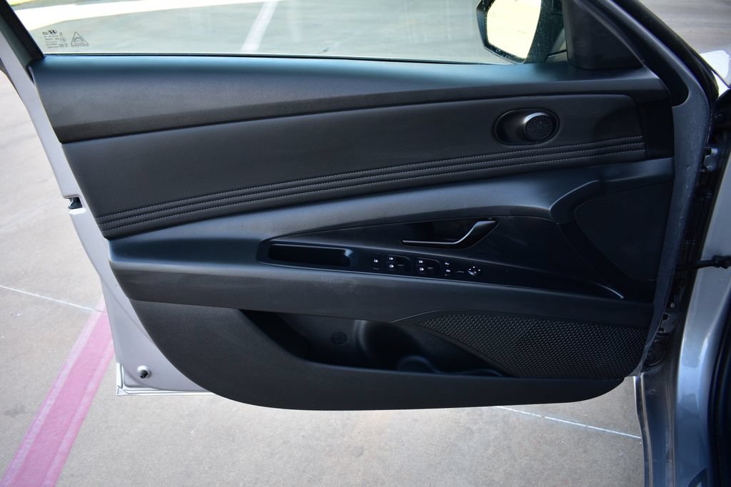 Used 2025 Hyundai Elantra Sport FWD image 12
