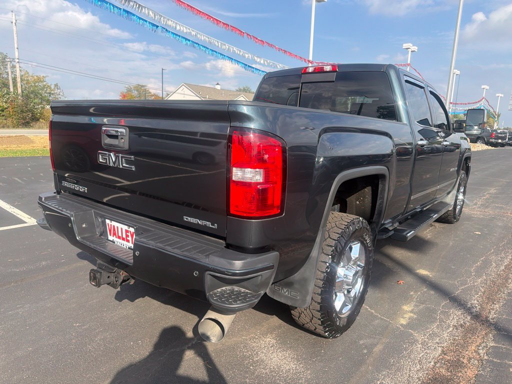 Used 2018 GMC Sierra 3500 Denali w/ Suspension Package, Off-Road AWD/4WD image 5