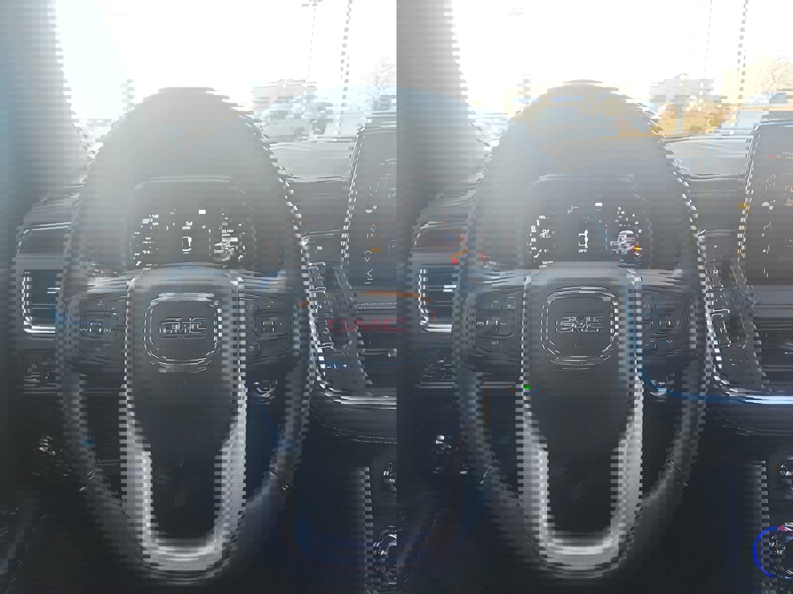 Used 2023 GMC Yukon SLT image 13