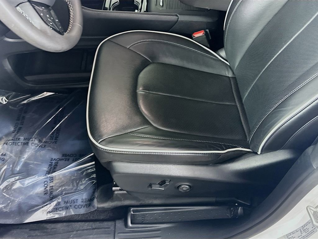 Used 2025 Chrysler Pacifica Limited FWD image 27