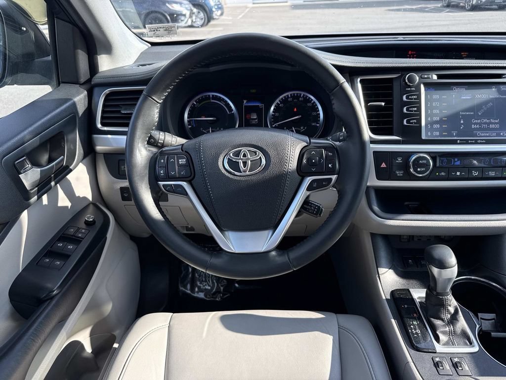Used 2019 Toyota Highlander XLE AWD/4WD image 13
