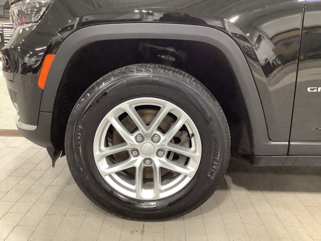 Used 2024 Jeep Grand Cherokee L Laredo image 8