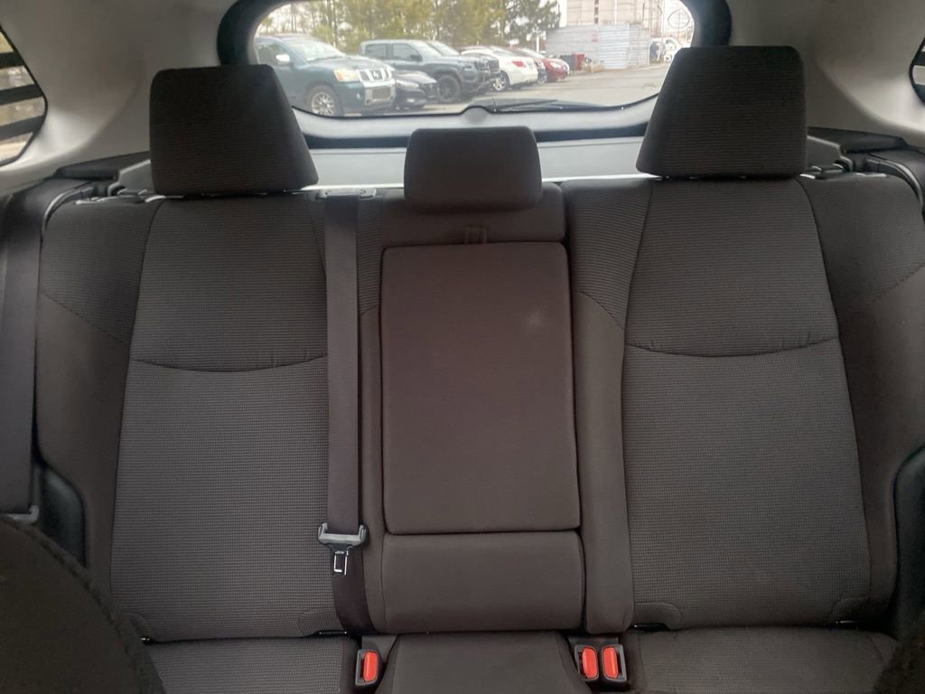 Used 2022 Toyota RAV4 LE image 27
