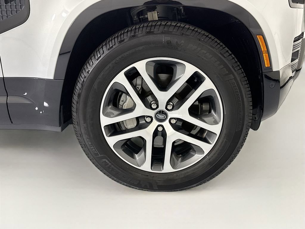 Used 2024 Land Rover Defender 130 X-Dynamic SE image 33