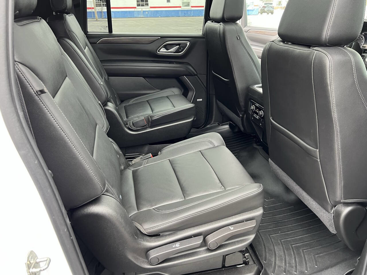 Used 2021 Chevrolet Suburban Z71 w/ Z71 Signature Package image 33